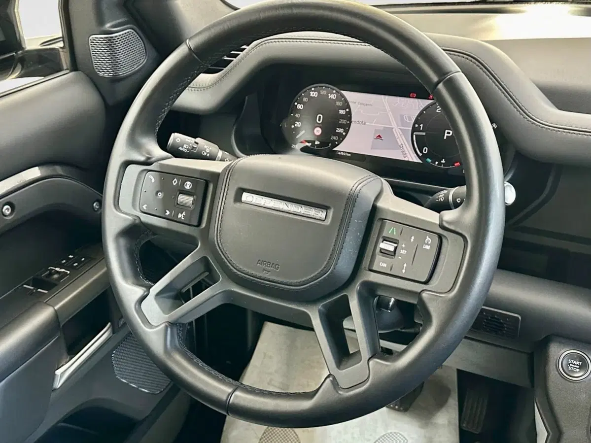 Land Rover Defender usata a Bari (10)