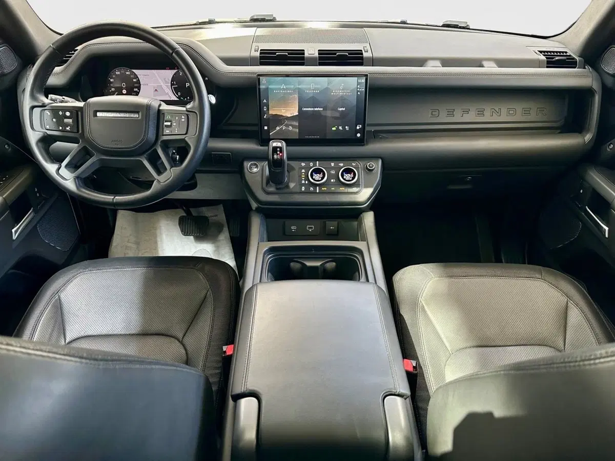 Land Rover Defender usata a Bari (4)