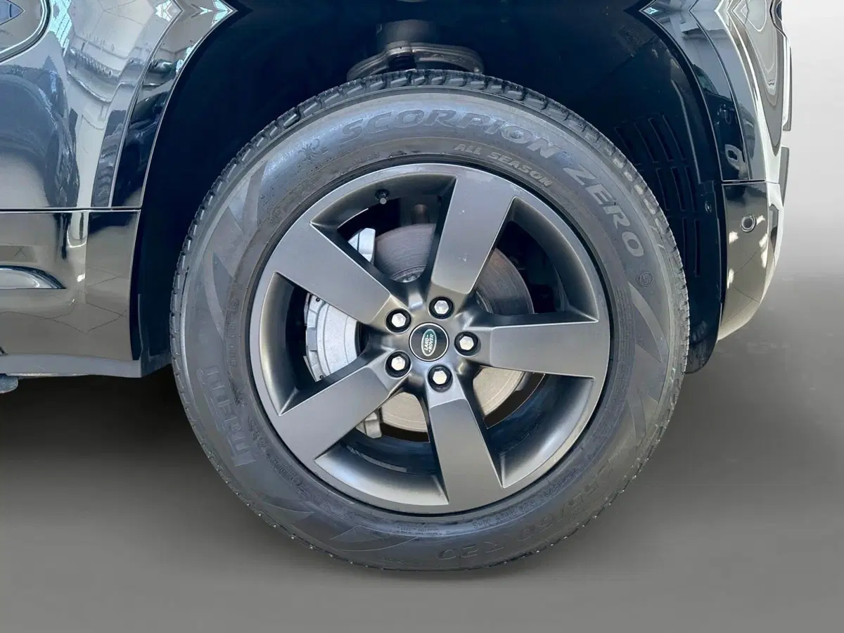 Land Rover Defender usata a Bari (9)