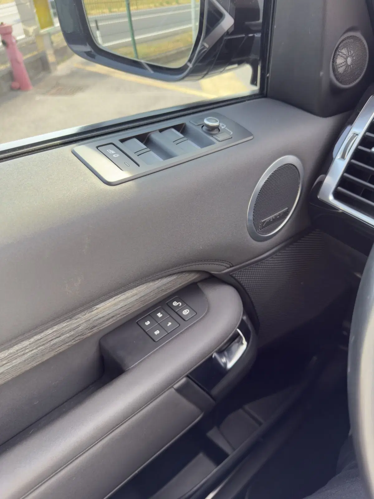 Land Rover Discovery usata a Lecco (17)