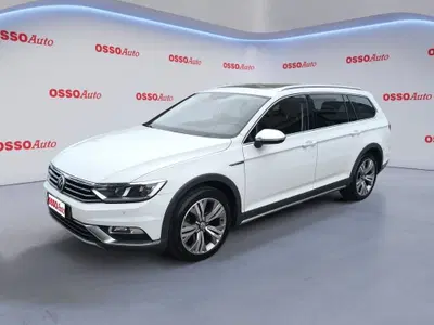 Volkswagen Passat Variant Alltrack 2.0 TDI 190 CV 4MOTION DSG BMT del 2016 usata a Udine