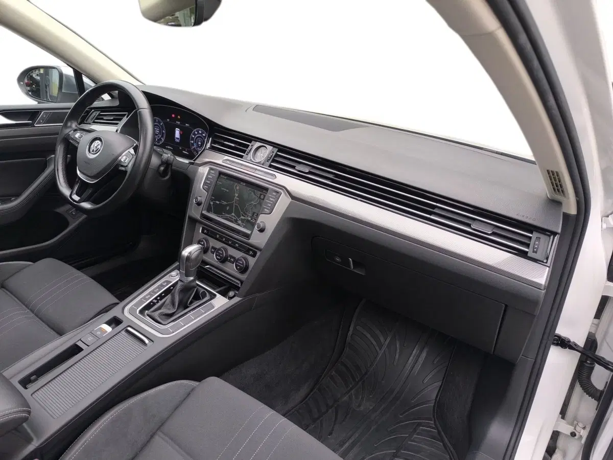 Volkswagen Passat Variant usata a Udine (12)