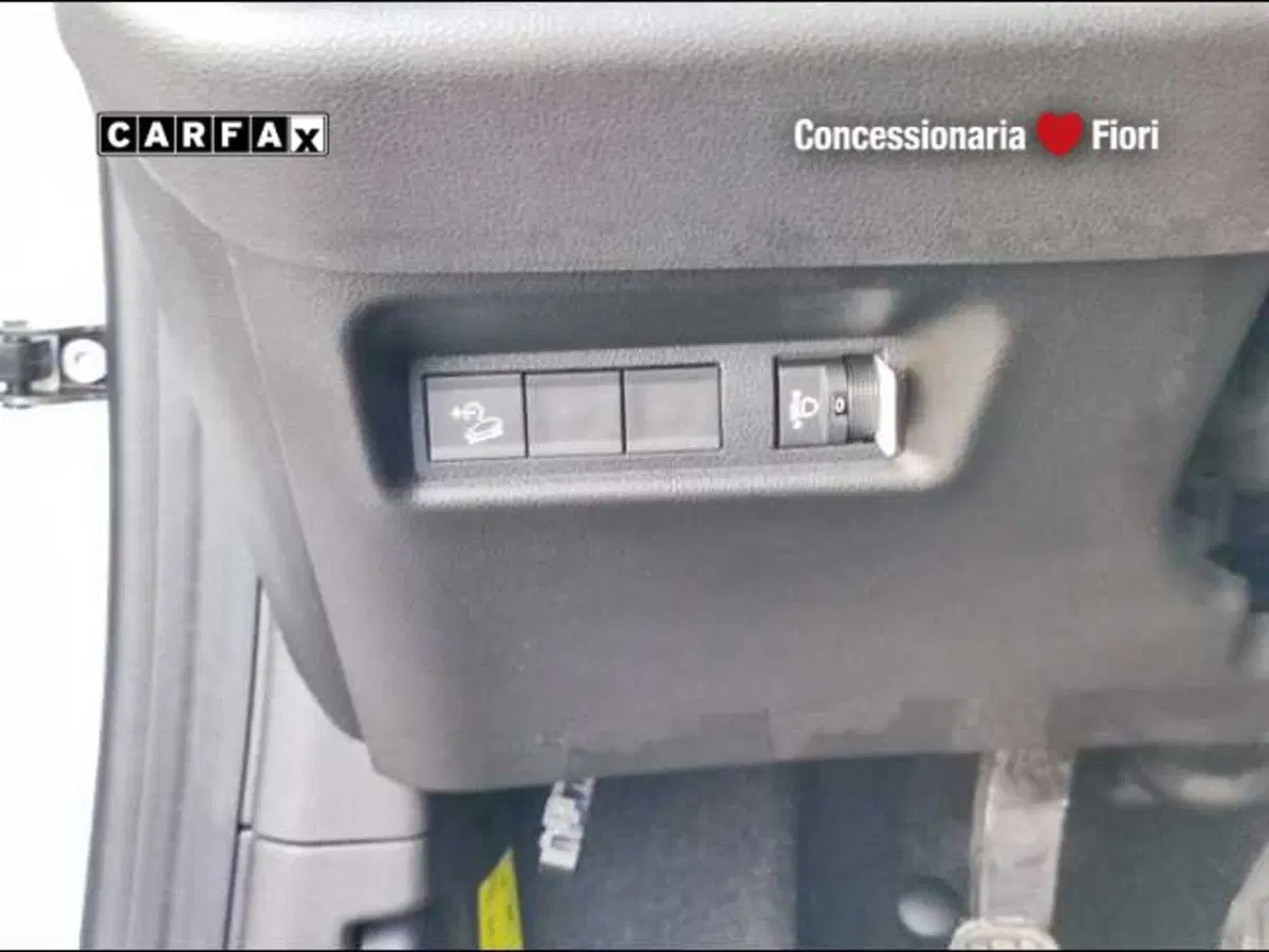 Jeep Avenger usata a Roma (18)