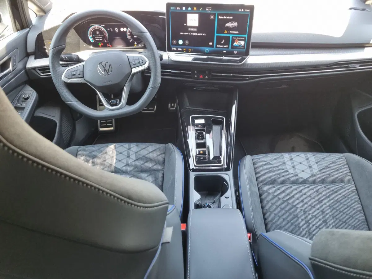 Volkswagen Golf nuova a Siena (10)