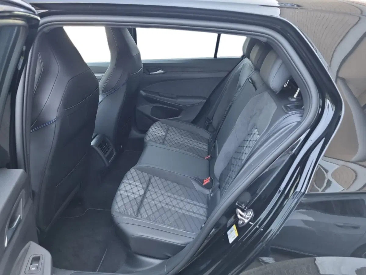 Volkswagen Golf nuova a Siena (12)