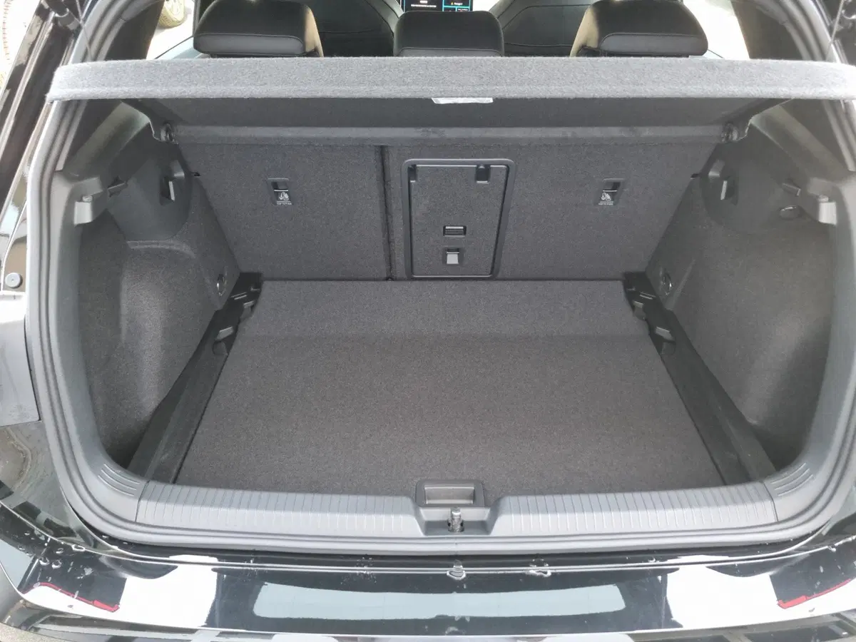 Volkswagen Golf nuova a Siena (13)