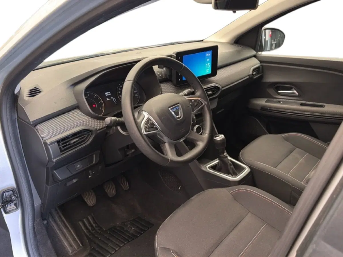 Dacia Jogger usata a Roma (10)
