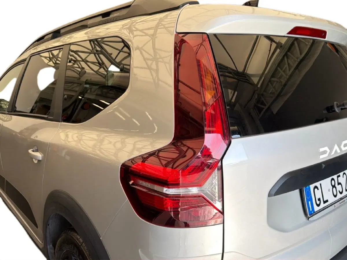 Dacia Jogger usata a Roma (8)