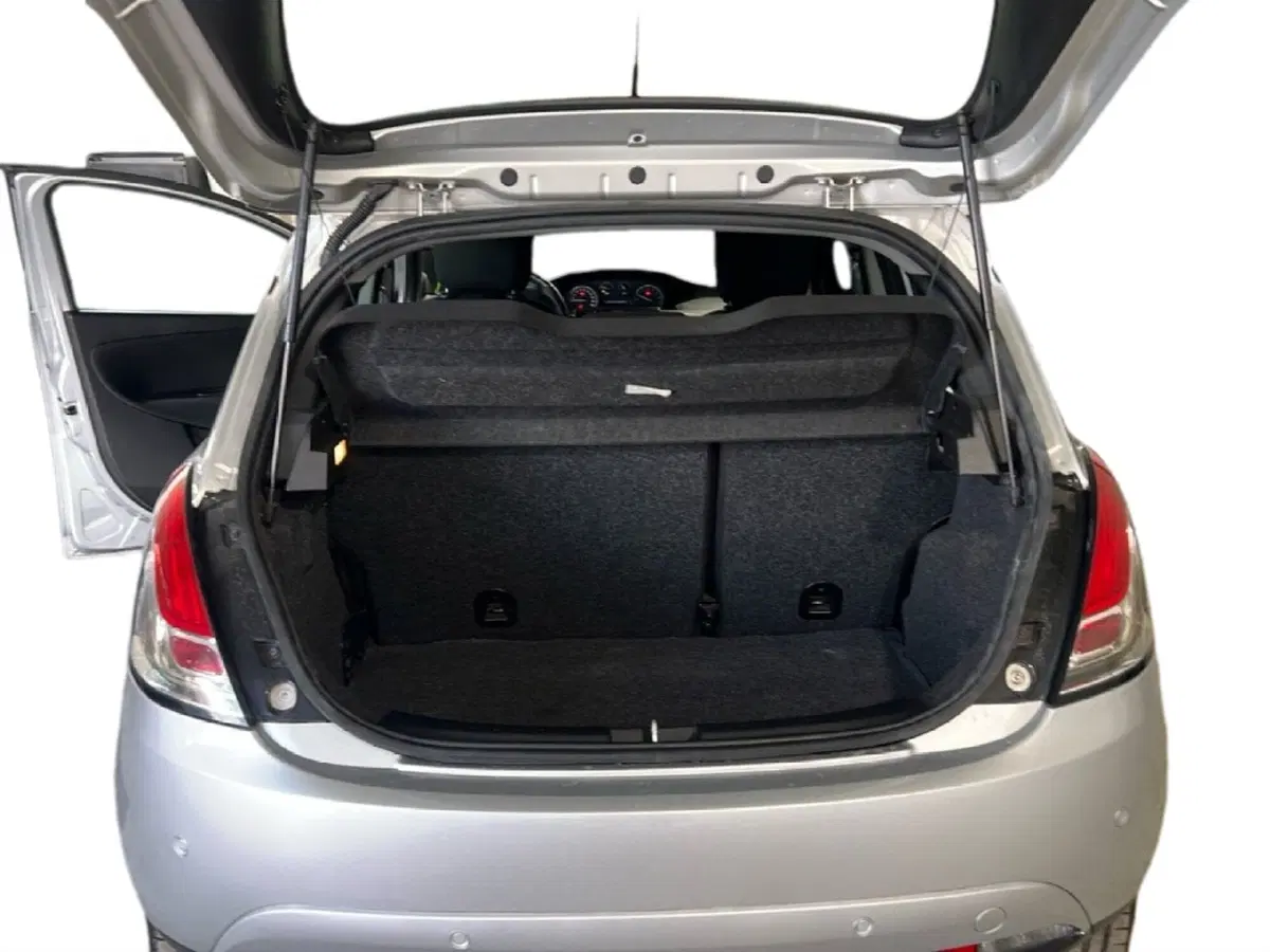 Lancia Ypsilon usata a Roma (10)