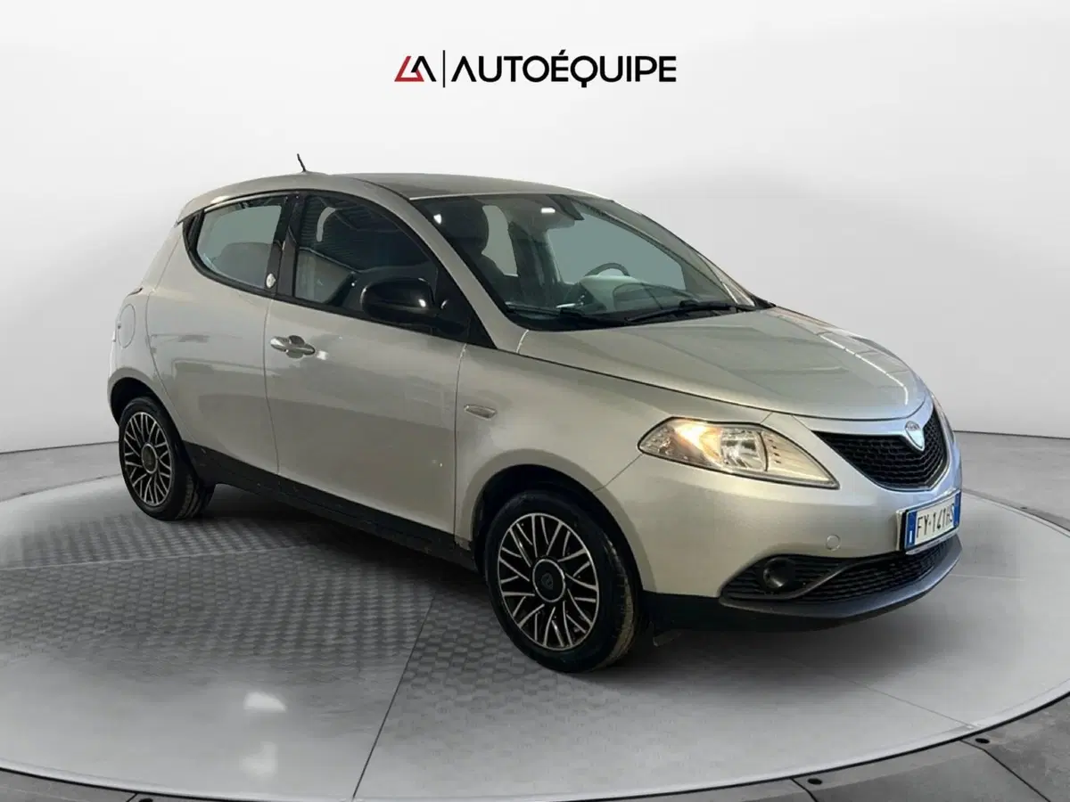 Lancia Ypsilon usata a Roma (7)