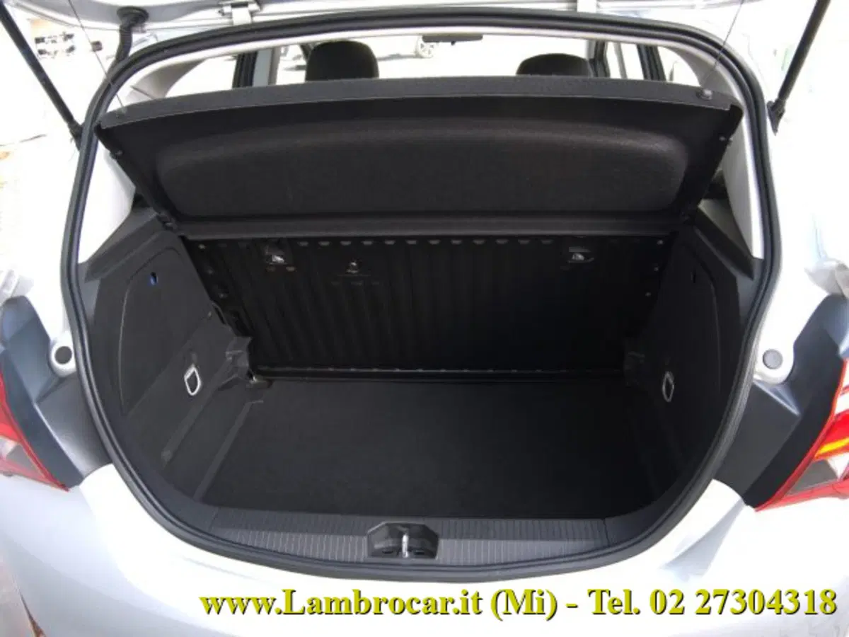 Opel Corsa usata a Milano (12)