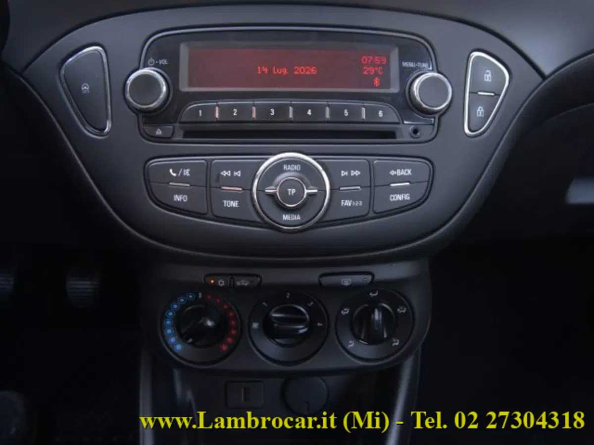 Opel Corsa usata a Milano (8)