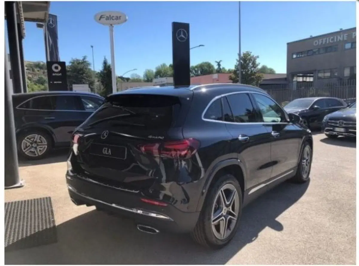 Mercedes-Benz GLA SUV nuova a Potenza (16)