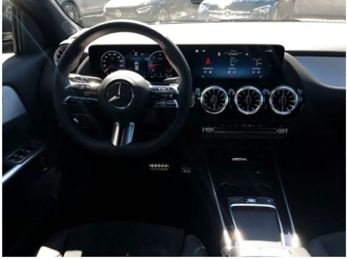 Mercedes-Benz GLA SUV nuova a Potenza (18)