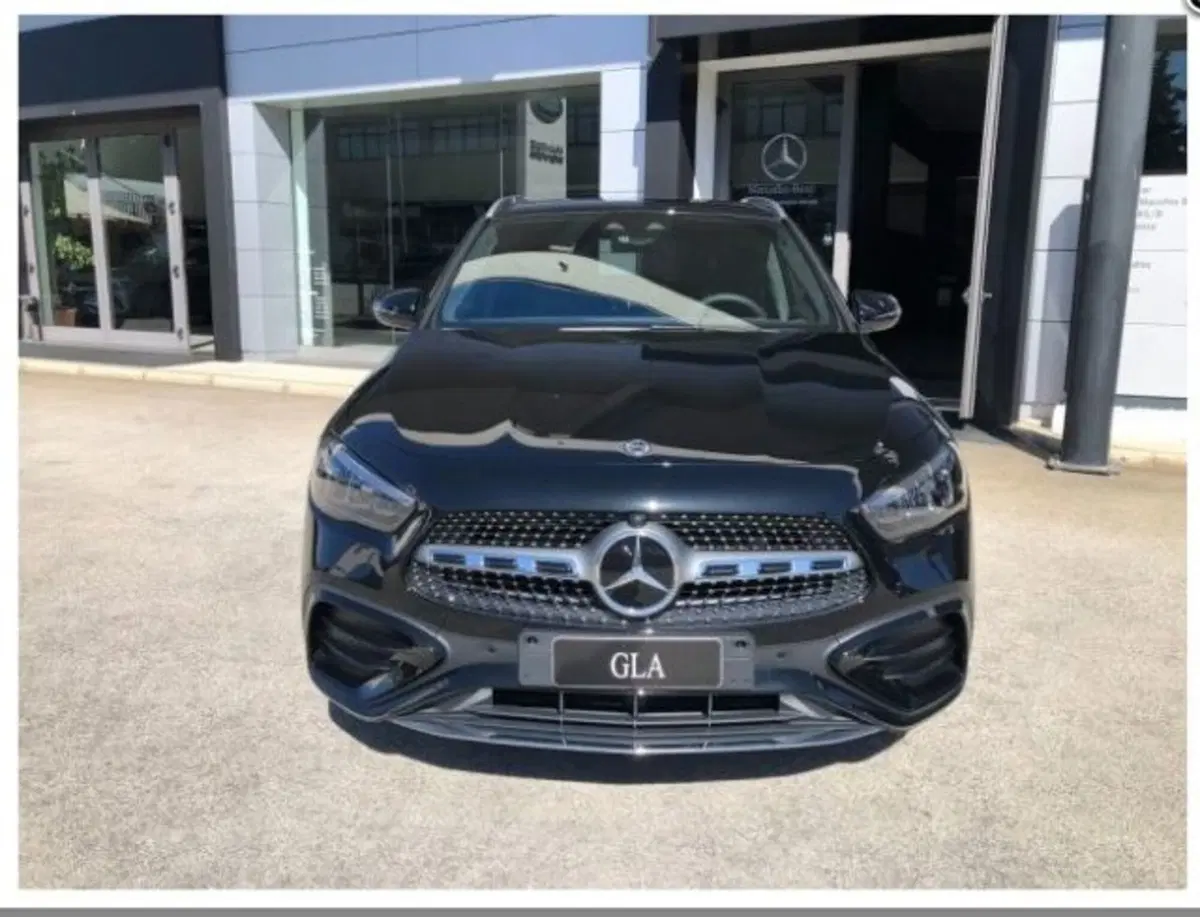 Mercedes-Benz GLA SUV nuova a Potenza (2)