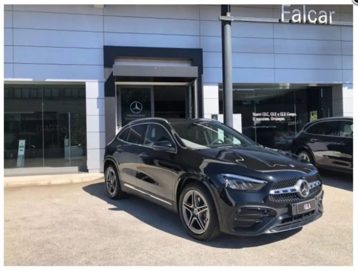 Mercedes-Benz GLA SUV nuova a Potenza (5)