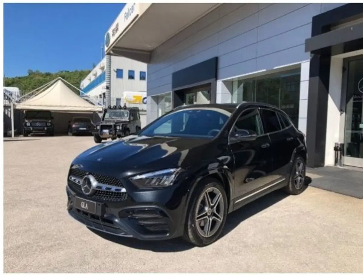 Mercedes-Benz GLA SUV nuova a Potenza (6)