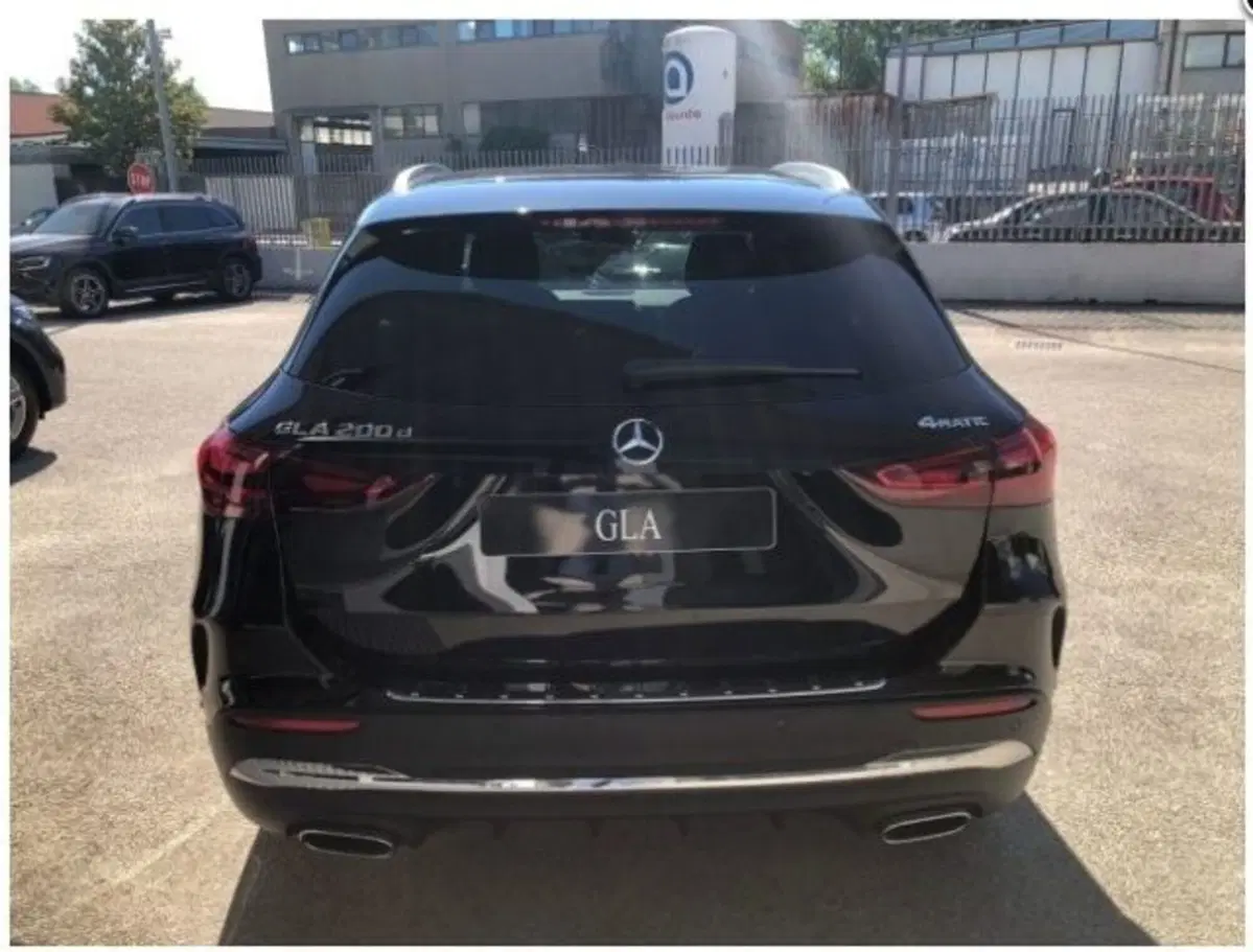 Mercedes-Benz GLA SUV nuova a Potenza (8)