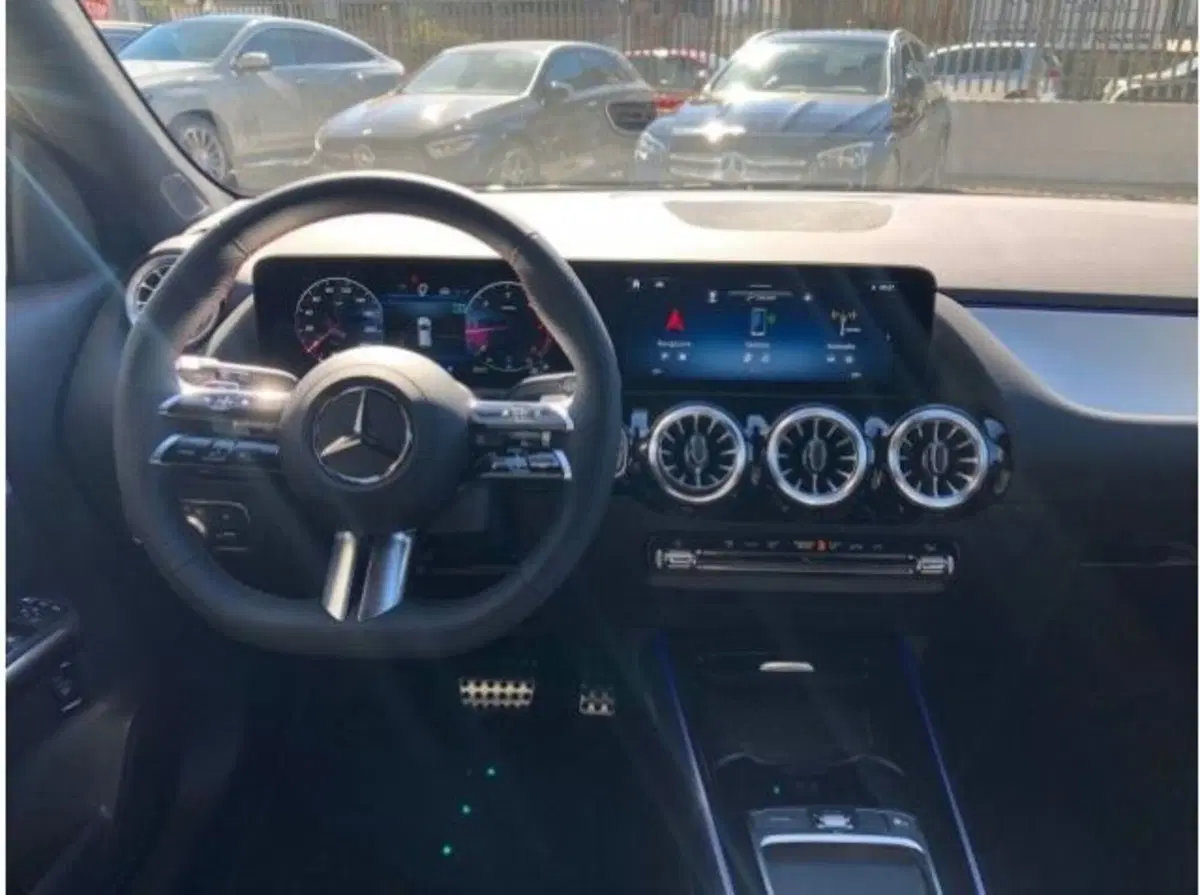 Mercedes-Benz GLA SUV nuova a Potenza (9)