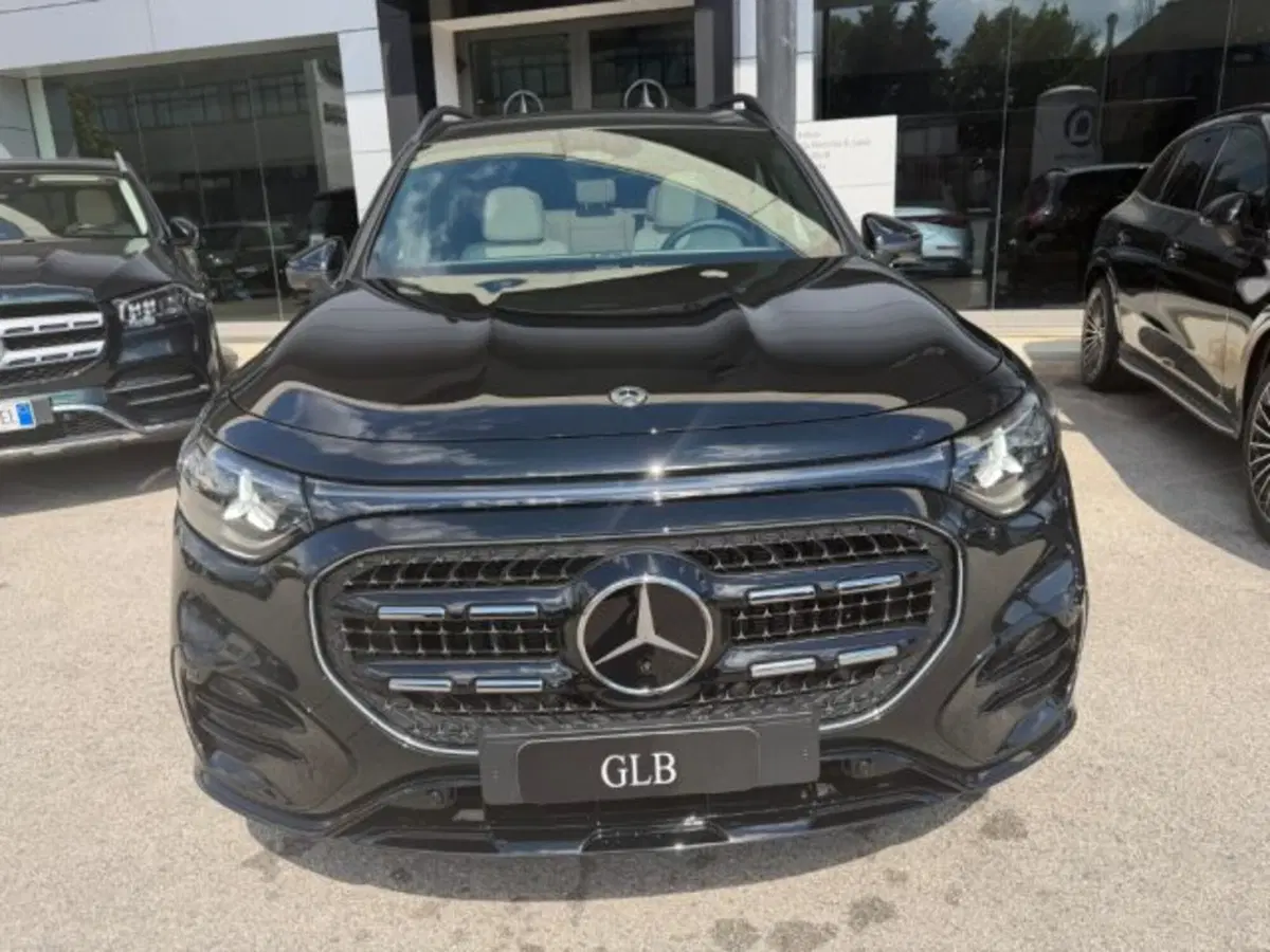Mercedes-Benz GLB nuova a Potenza (2)