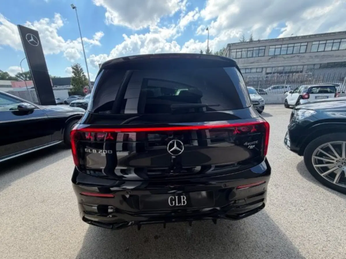 Mercedes-Benz GLB nuova a Potenza (4)