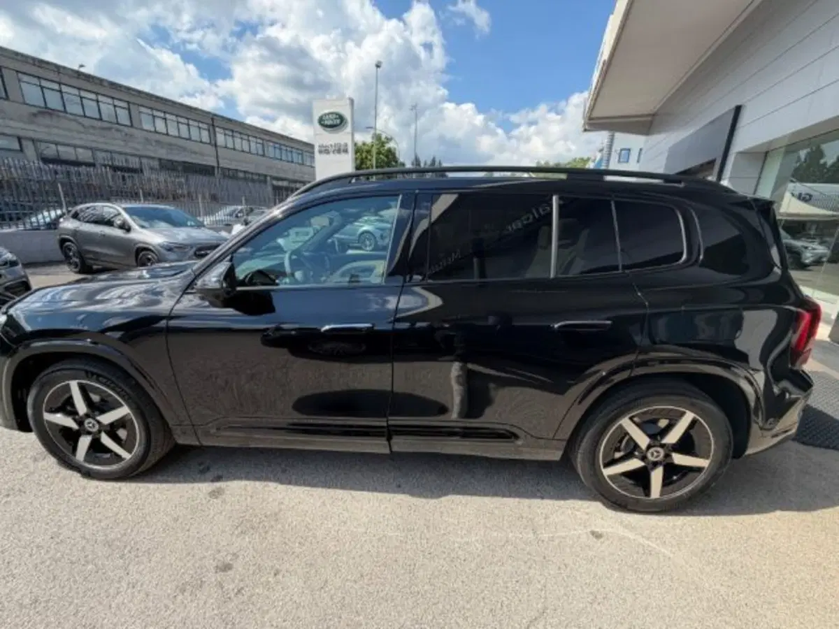 Mercedes-Benz GLB nuova a Potenza (5)