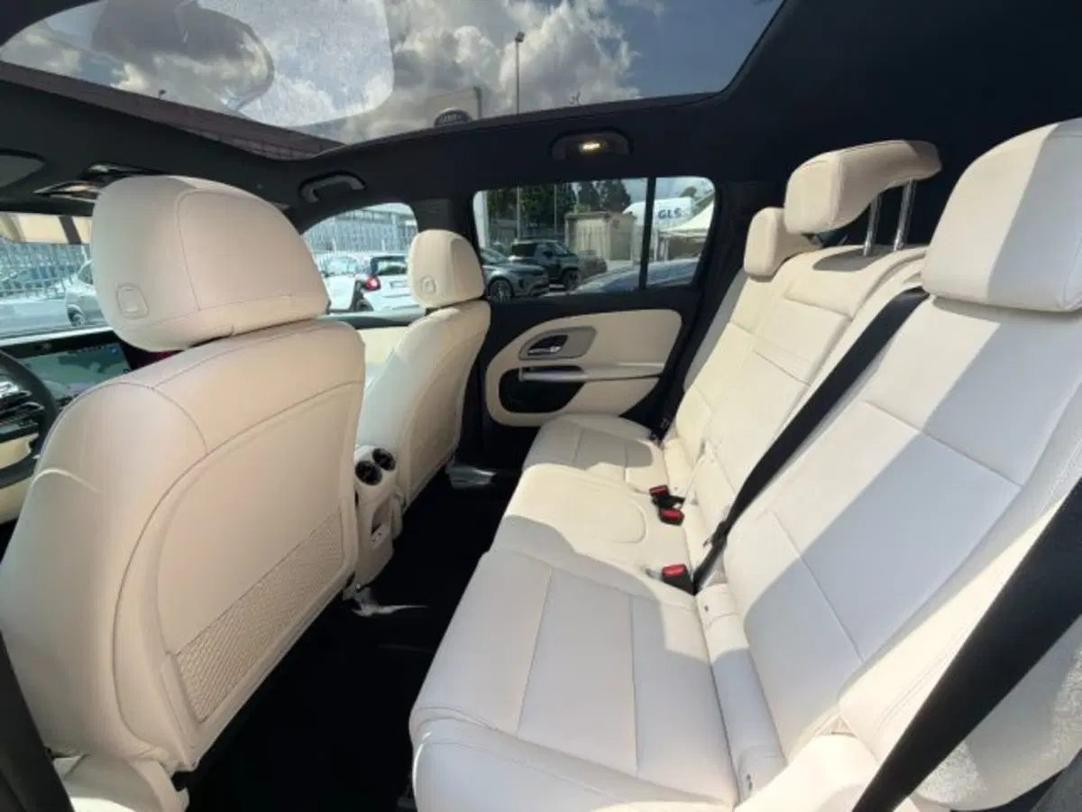 Mercedes-Benz GLB nuova a Potenza (9)