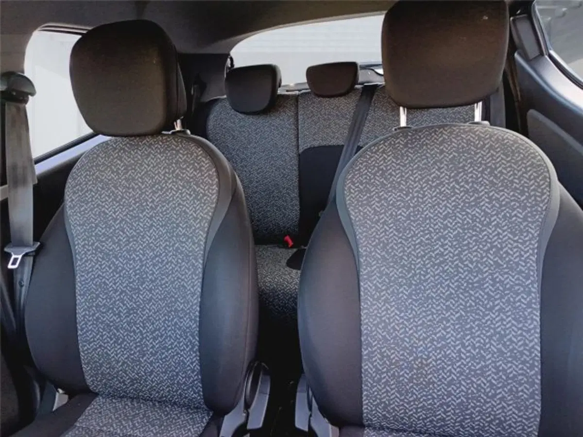 Lancia Ypsilon usata a Bari (19)