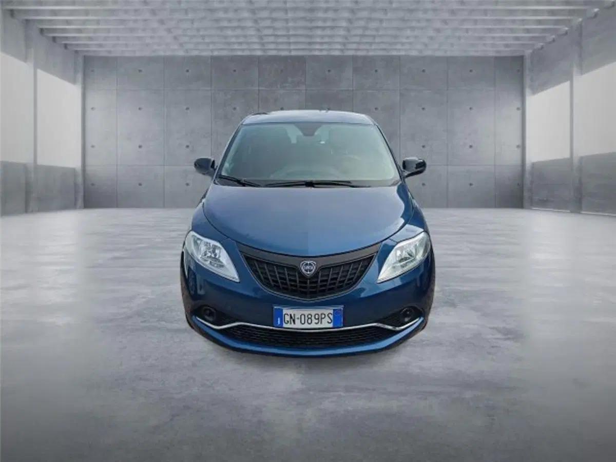 Lancia Ypsilon usata a Bari (2)
