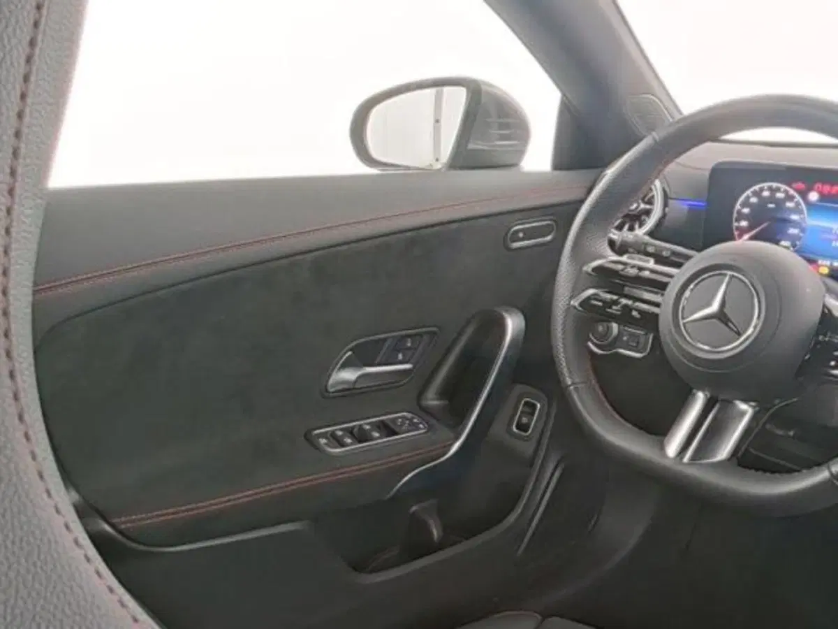 Mercedes-Benz CLA Shooting Brake usata a Milano (8)