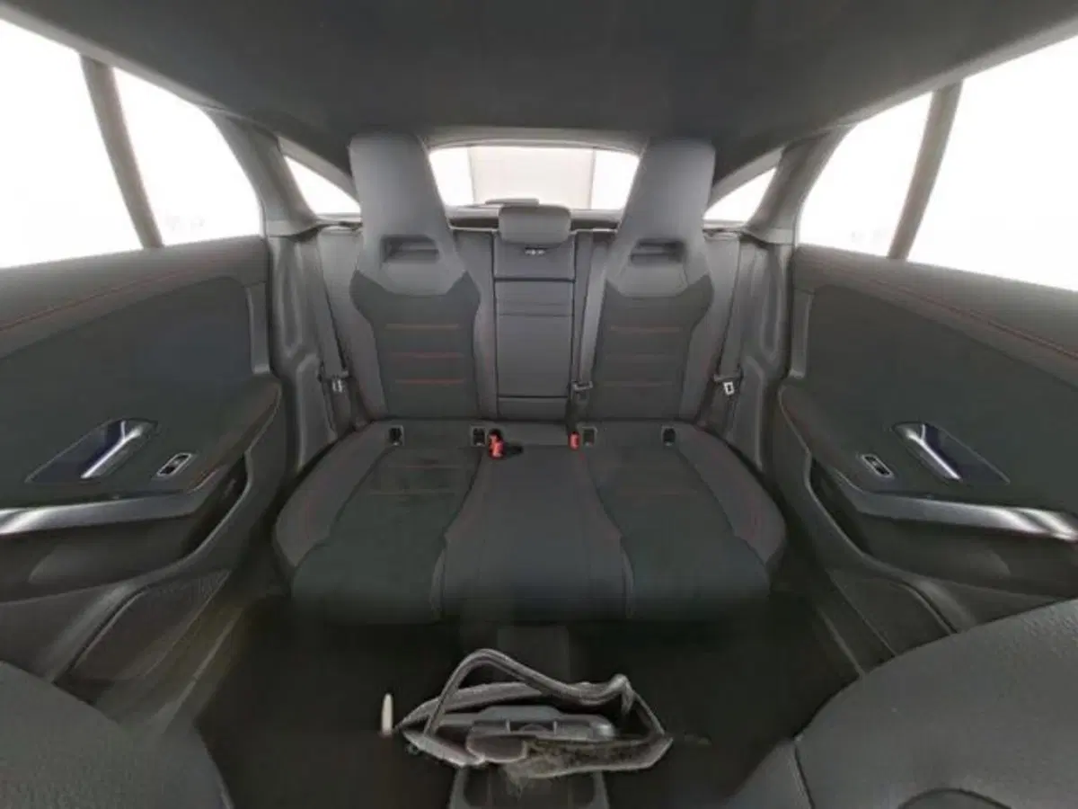 Mercedes-Benz CLA Shooting Brake usata a Milano (9)