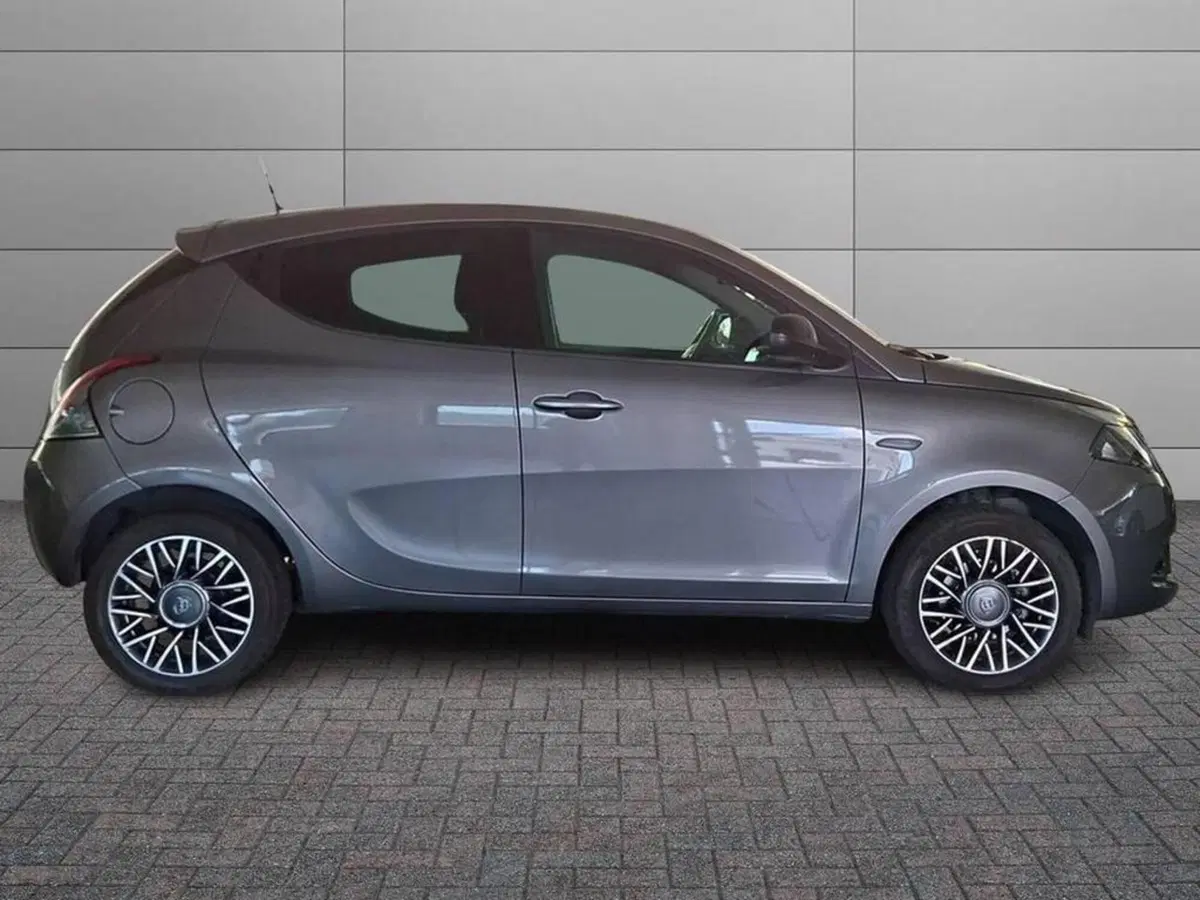 Lancia Ypsilon usata a Torino (3)