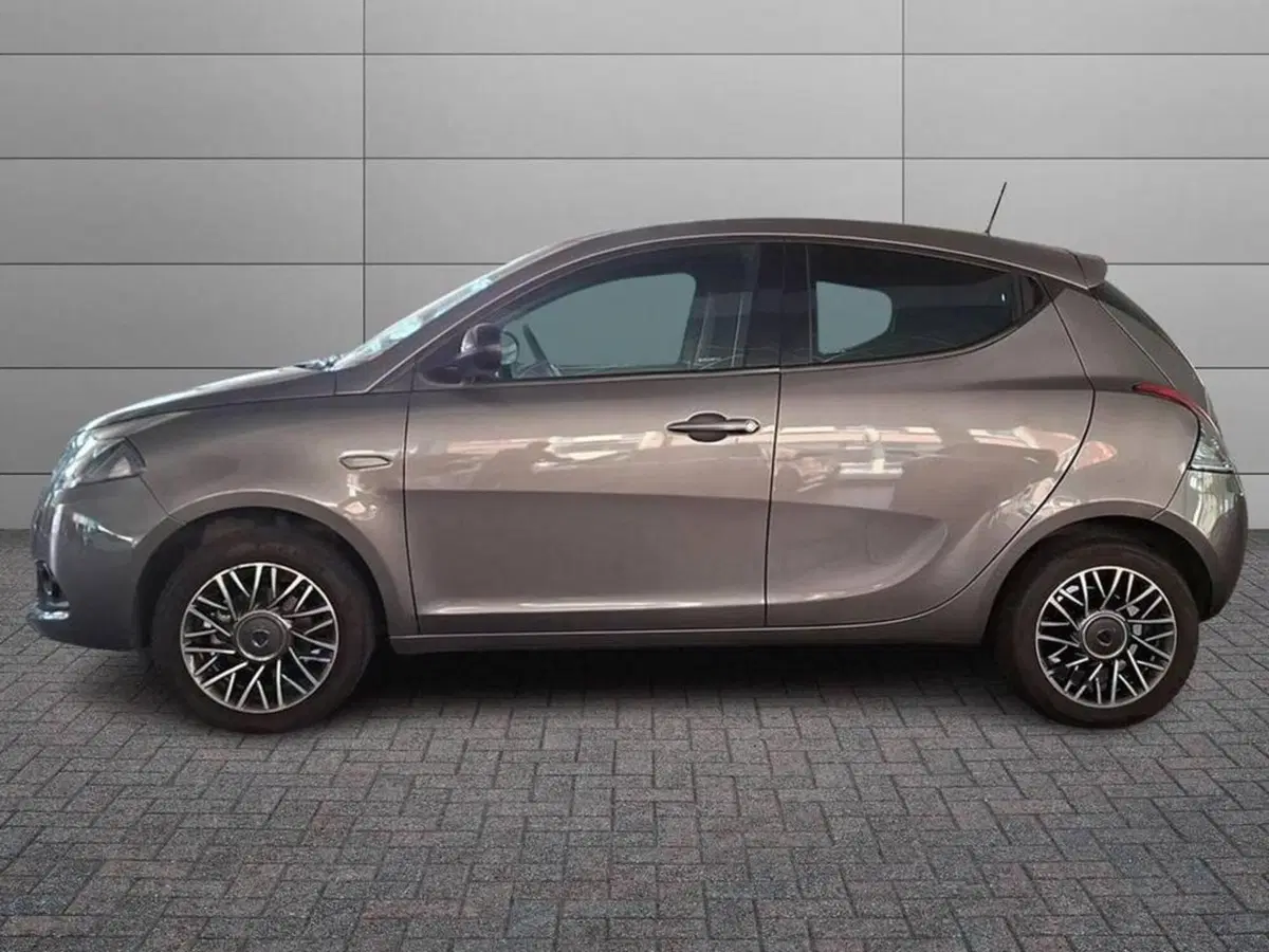 Lancia Ypsilon usata a Torino (4)