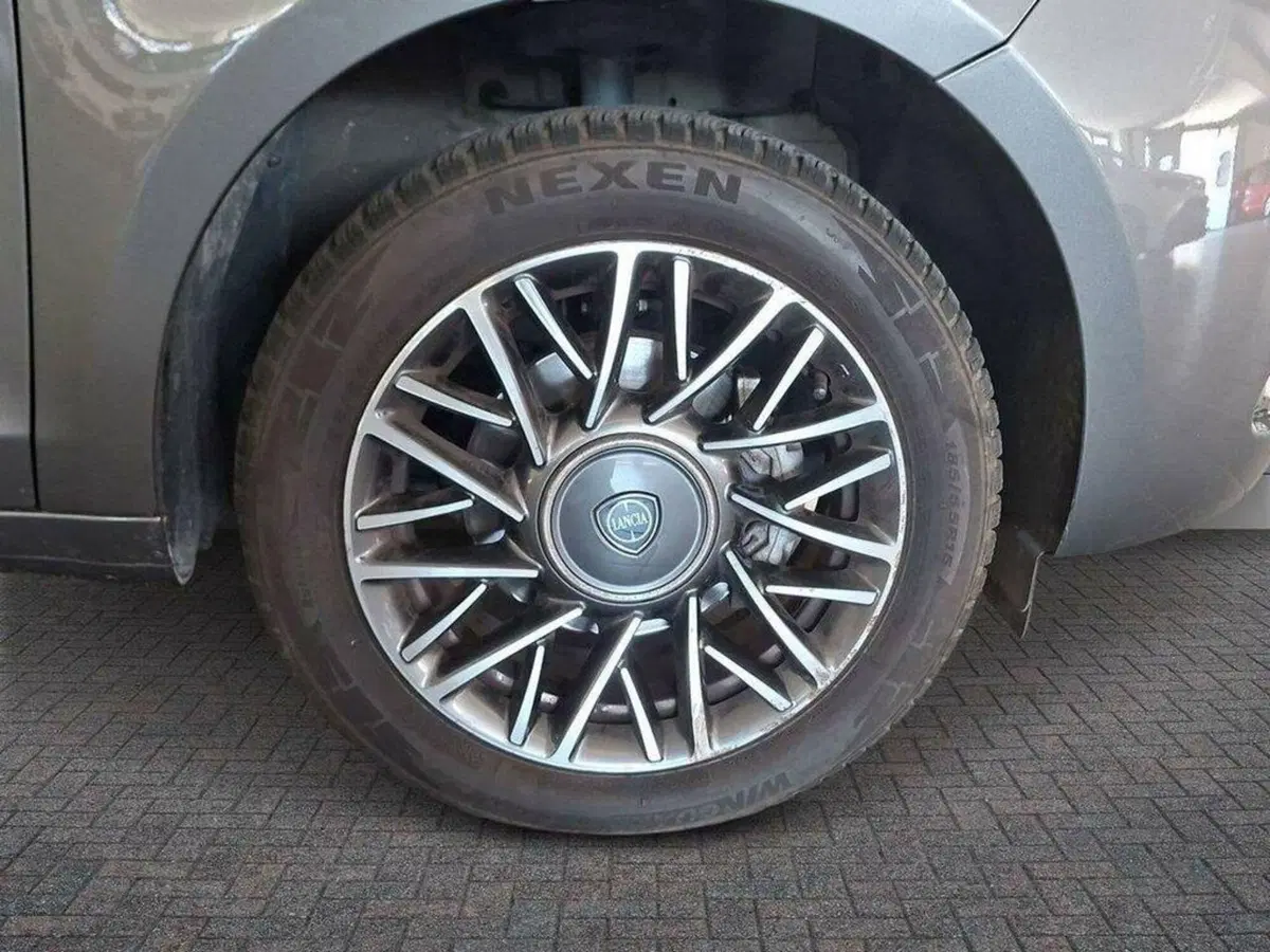 Lancia Ypsilon usata a Torino (5)