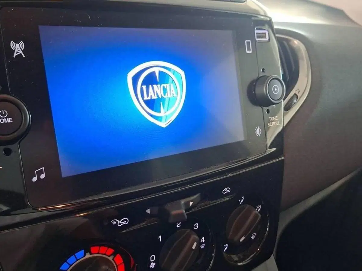 Lancia Ypsilon usata a Torino (7)