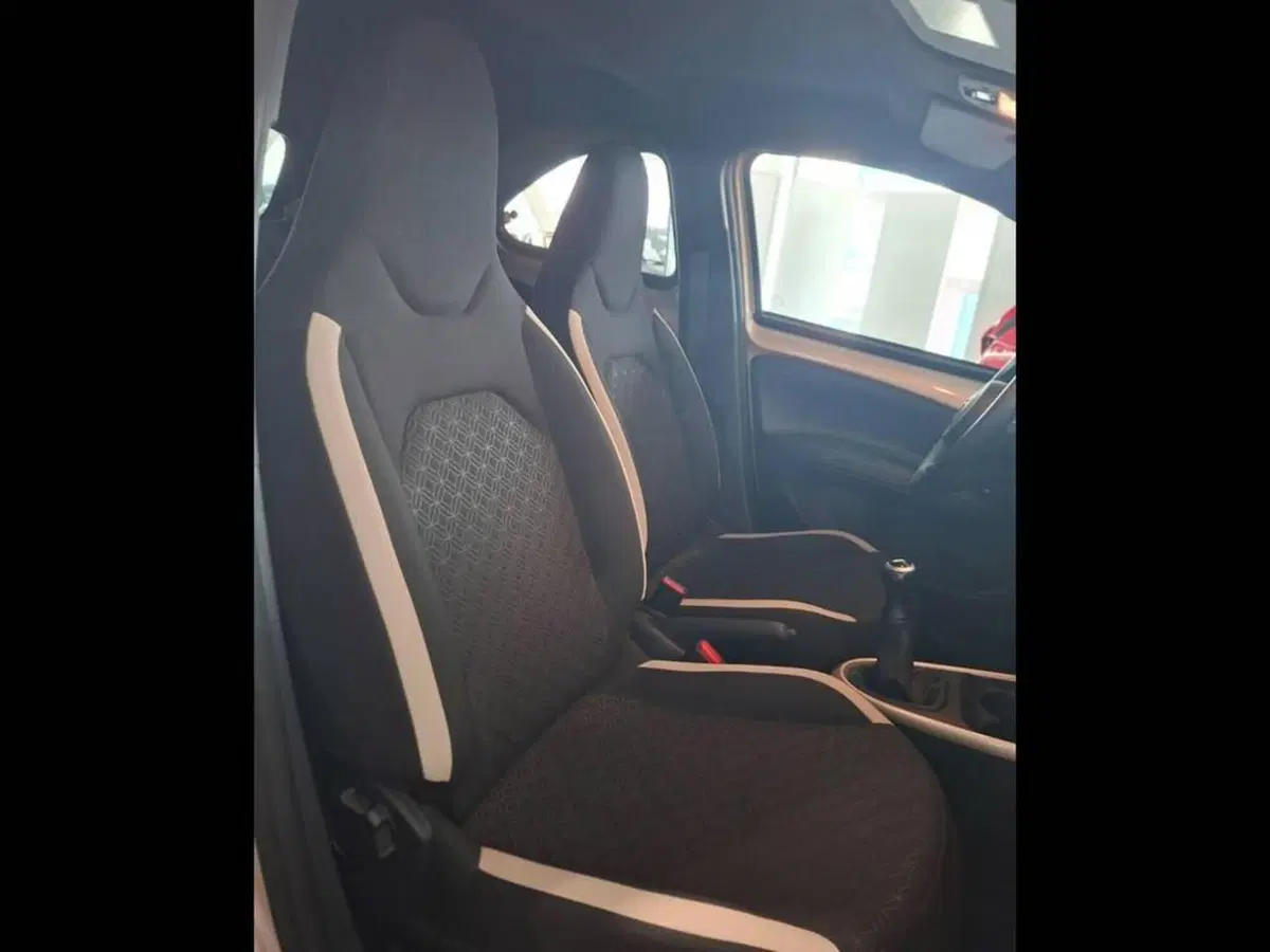 Toyota Aygo X usata a Torino (11)