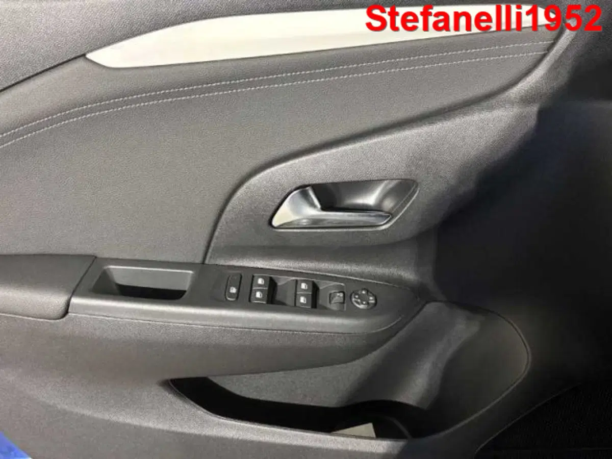 Opel Corsa nuova a Bologna (10)