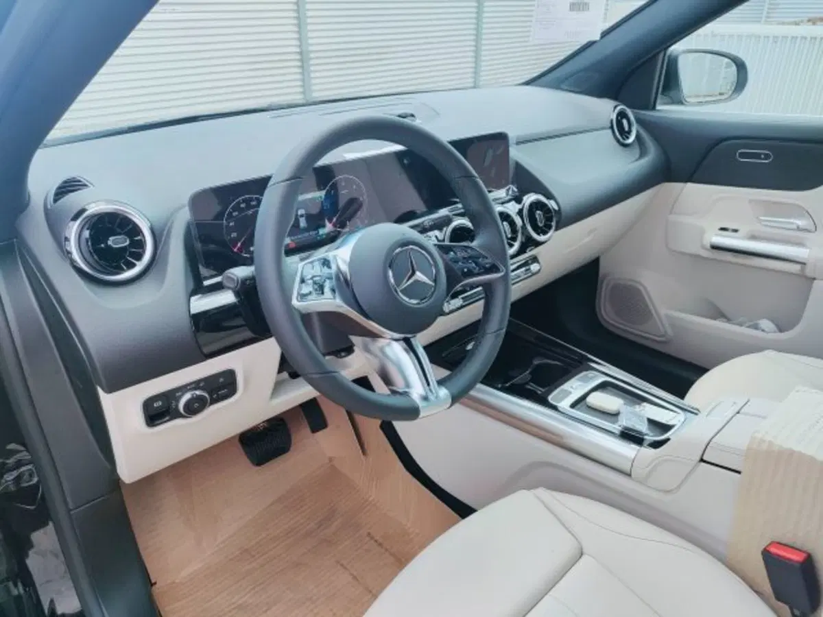 Mercedes-Benz GLA SUV nuova a Teramo (11)