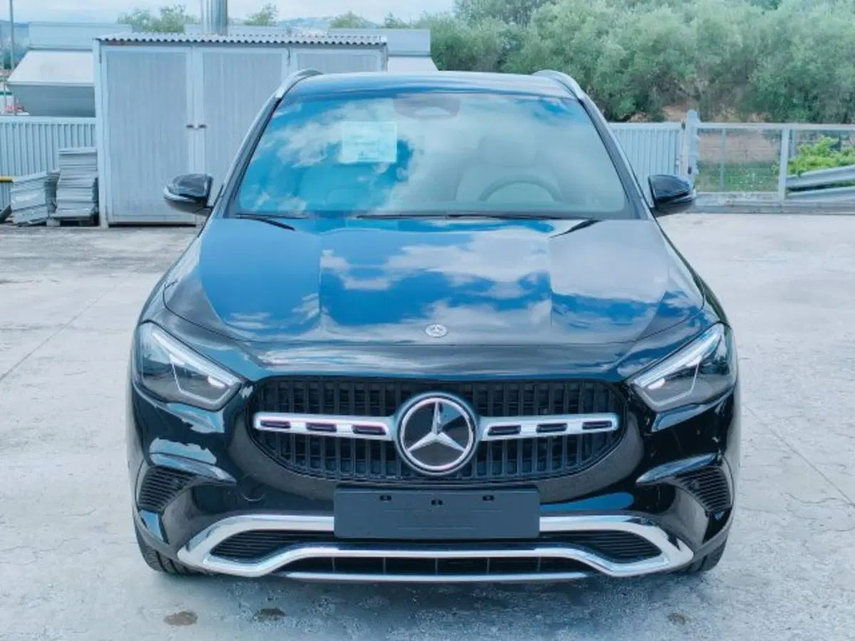 Mercedes-Benz GLA SUV nuova a Teramo (2)