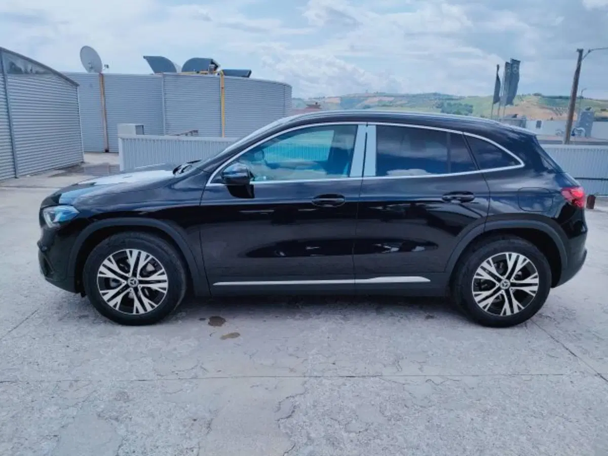 Mercedes-Benz GLA SUV nuova a Teramo (3)