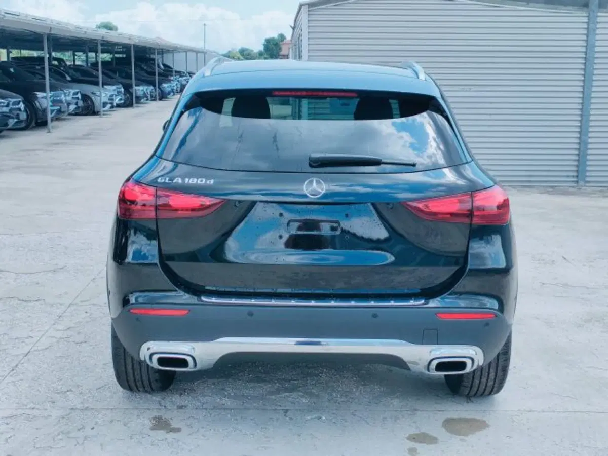 Mercedes-Benz GLA SUV nuova a Teramo (4)