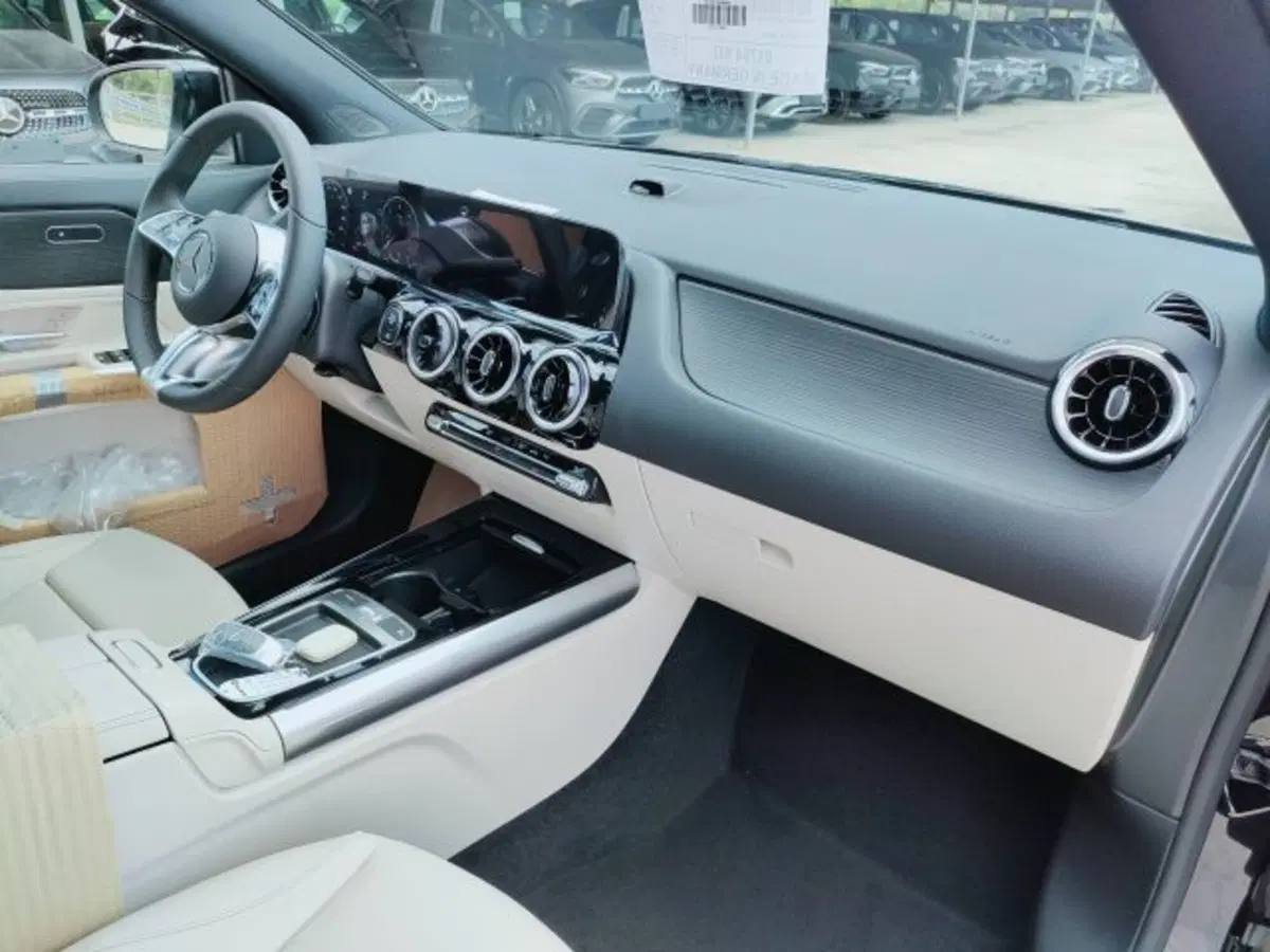 Mercedes-Benz GLA SUV nuova a Teramo (9)