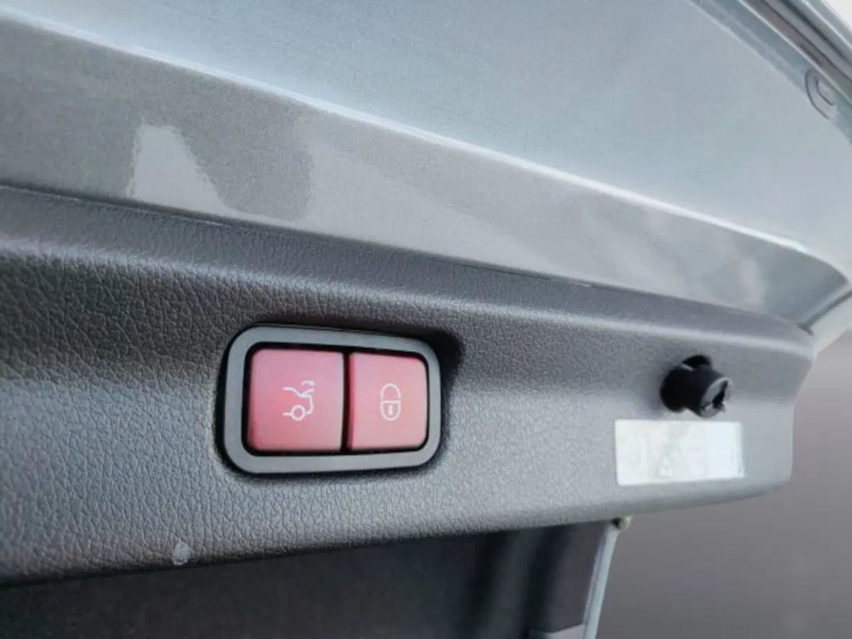 Mercedes-Benz EQE usata a Teramo (10)