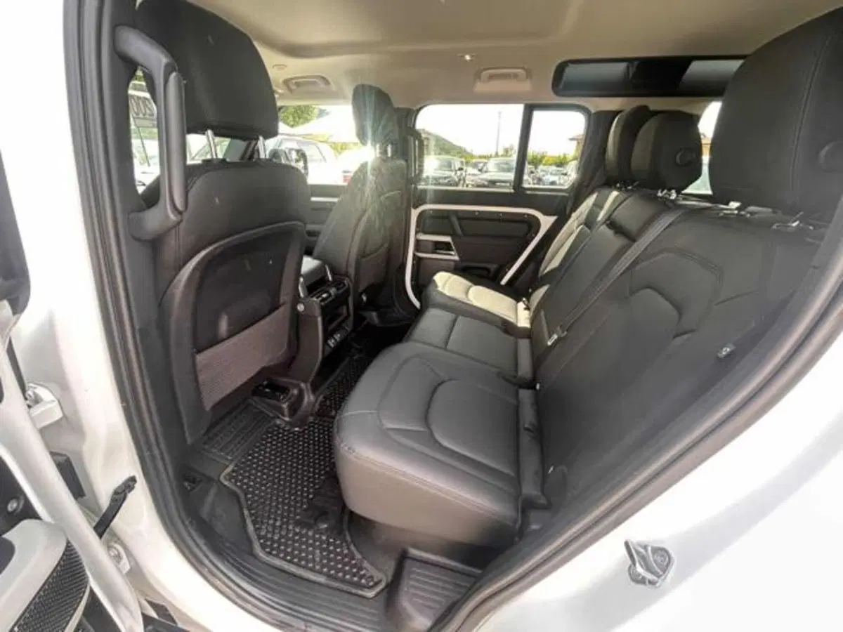 Land Rover Defender usata a Lucca (10)
