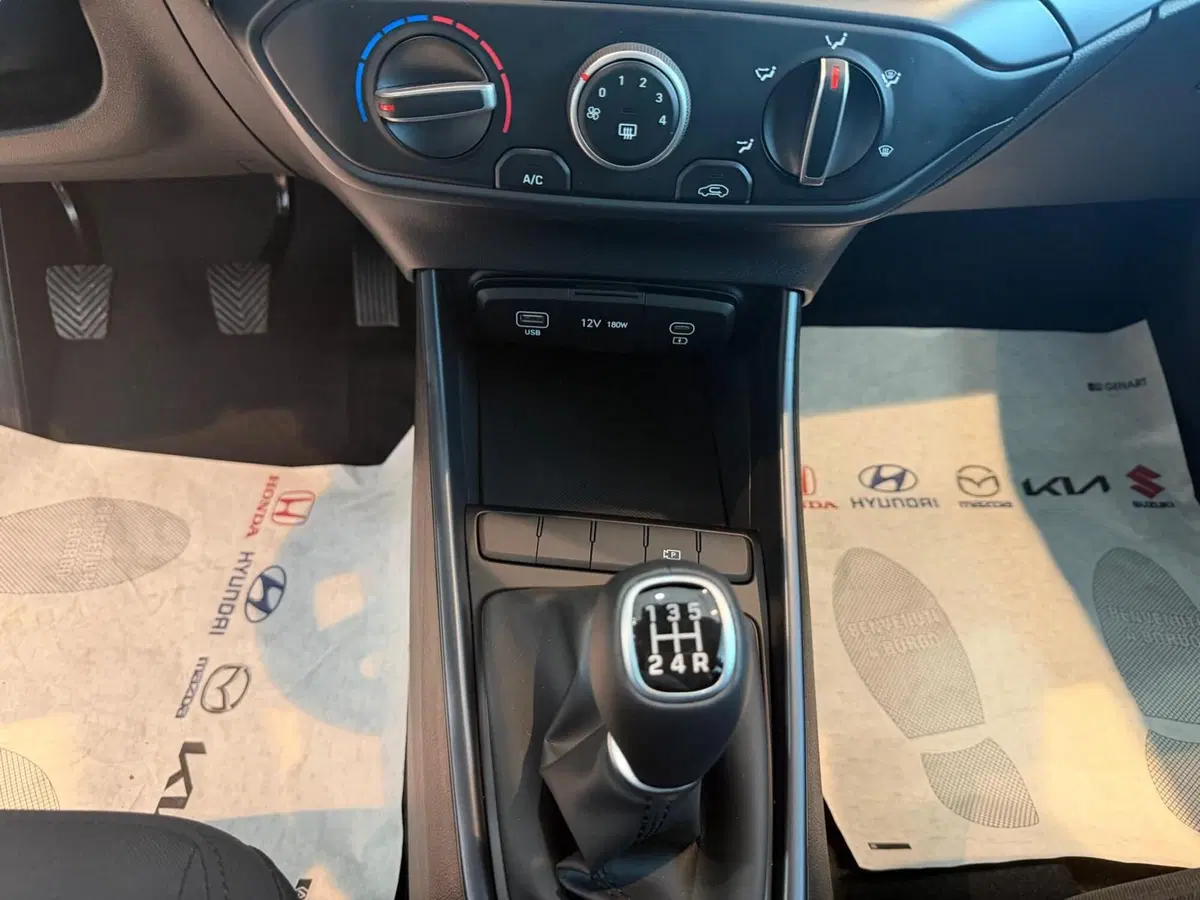 Hyundai i20 nuova a Napoli (11)