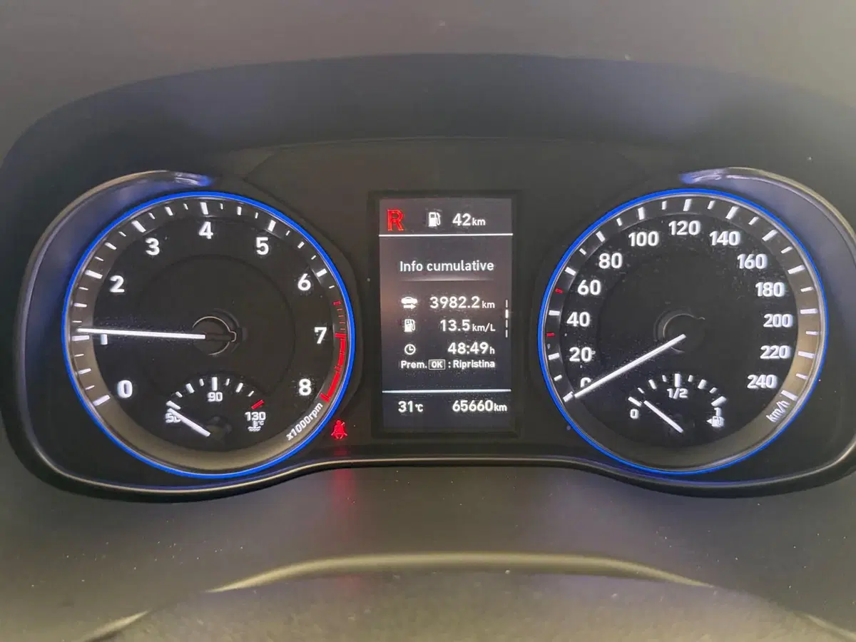 Hyundai Kona usata a Napoli (11)