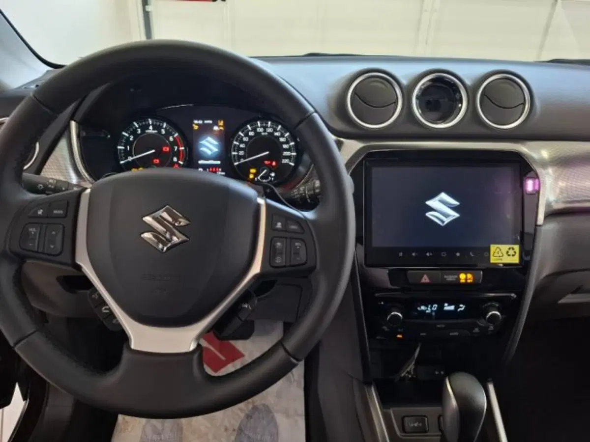 Suzuki Vitara nuova a Reggio Emilia (10)