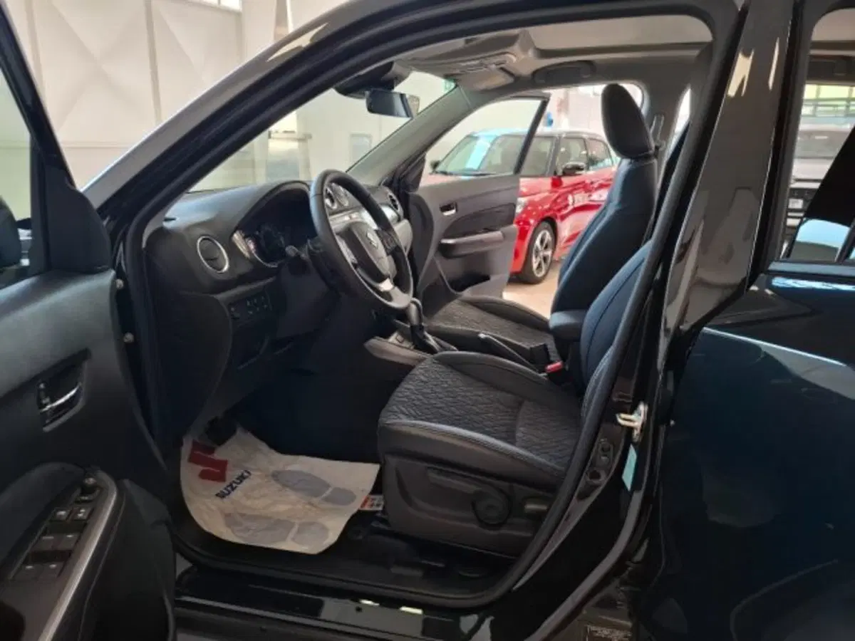 Suzuki Vitara nuova a Reggio Emilia (9)