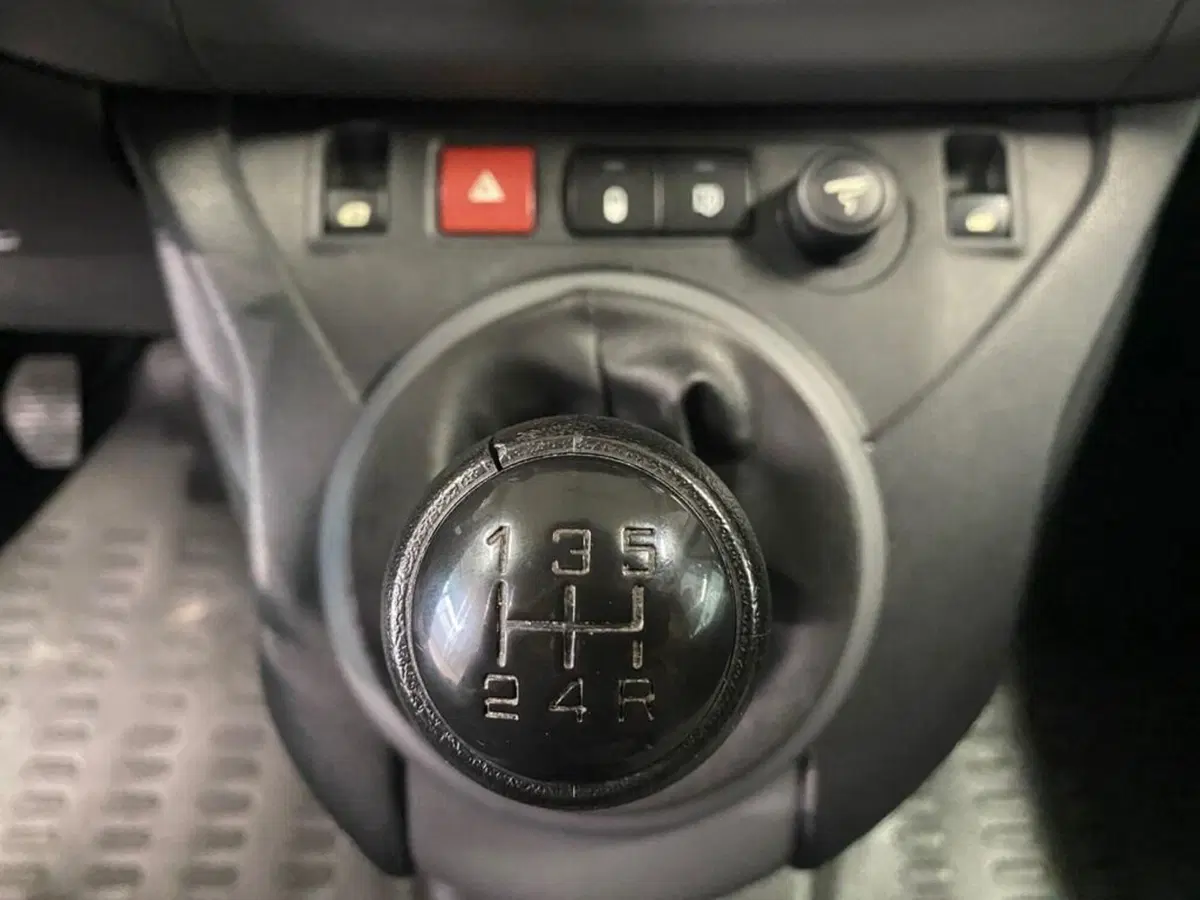 Peugeot Partner Furgone usata a Torino (10)