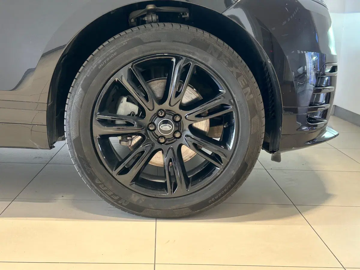 Land Rover Range Rover Velar usata a Napoli (11)